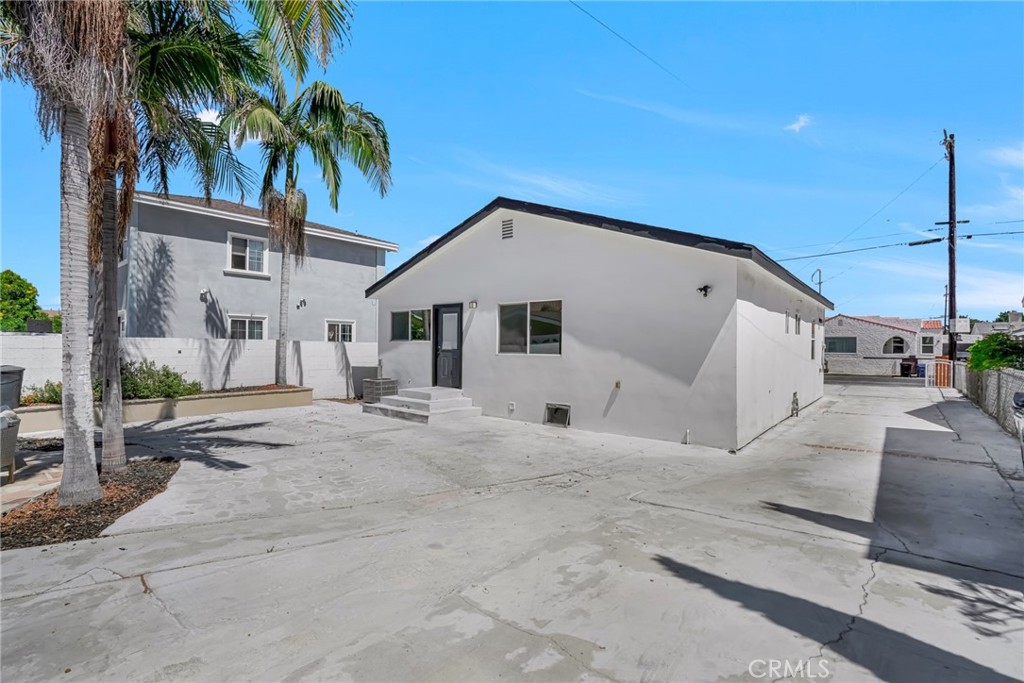 1247 N Neptune Avenue Property Photo 25