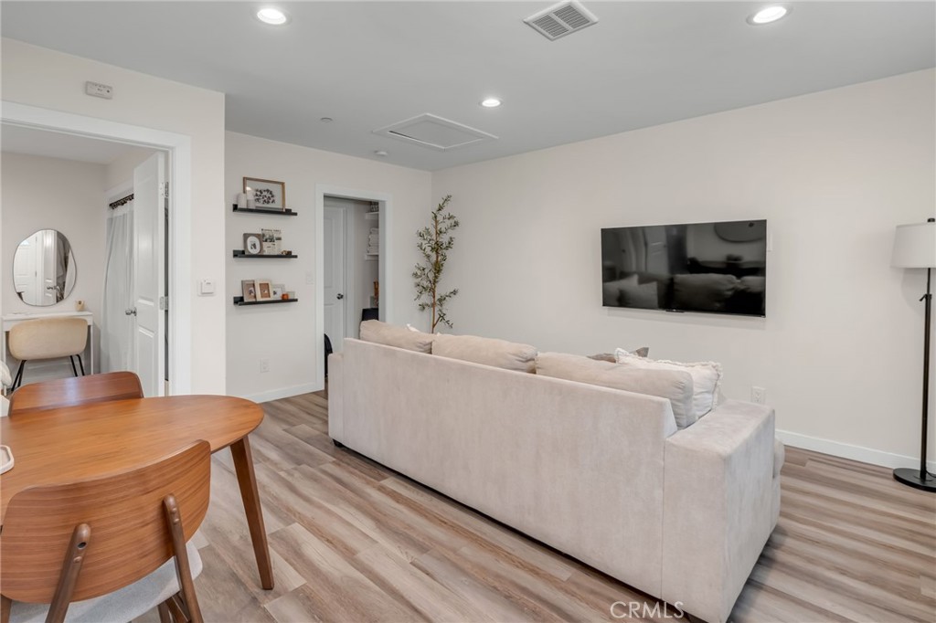 1247 N Neptune Avenue Property Photo 35