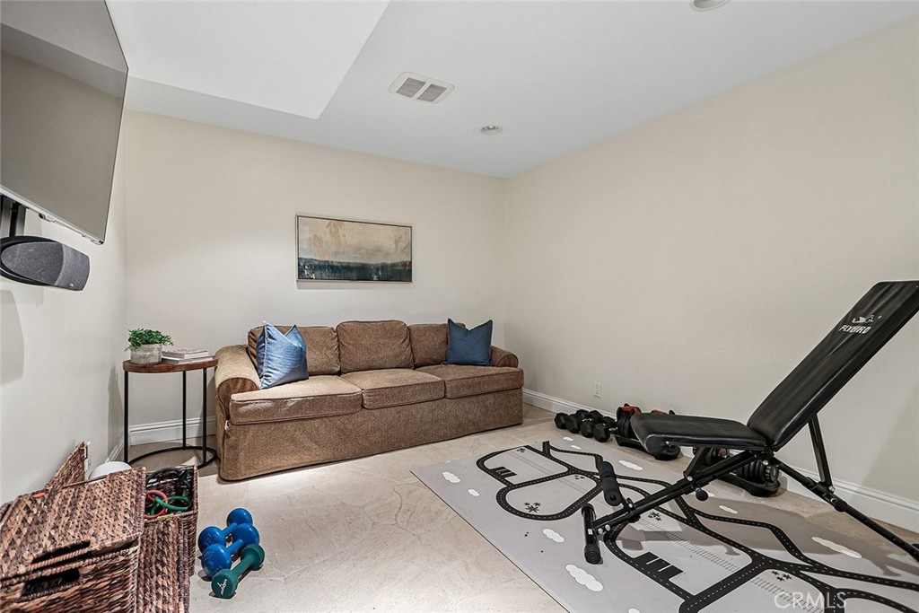 3005 N Poinsettia Property Photo 2