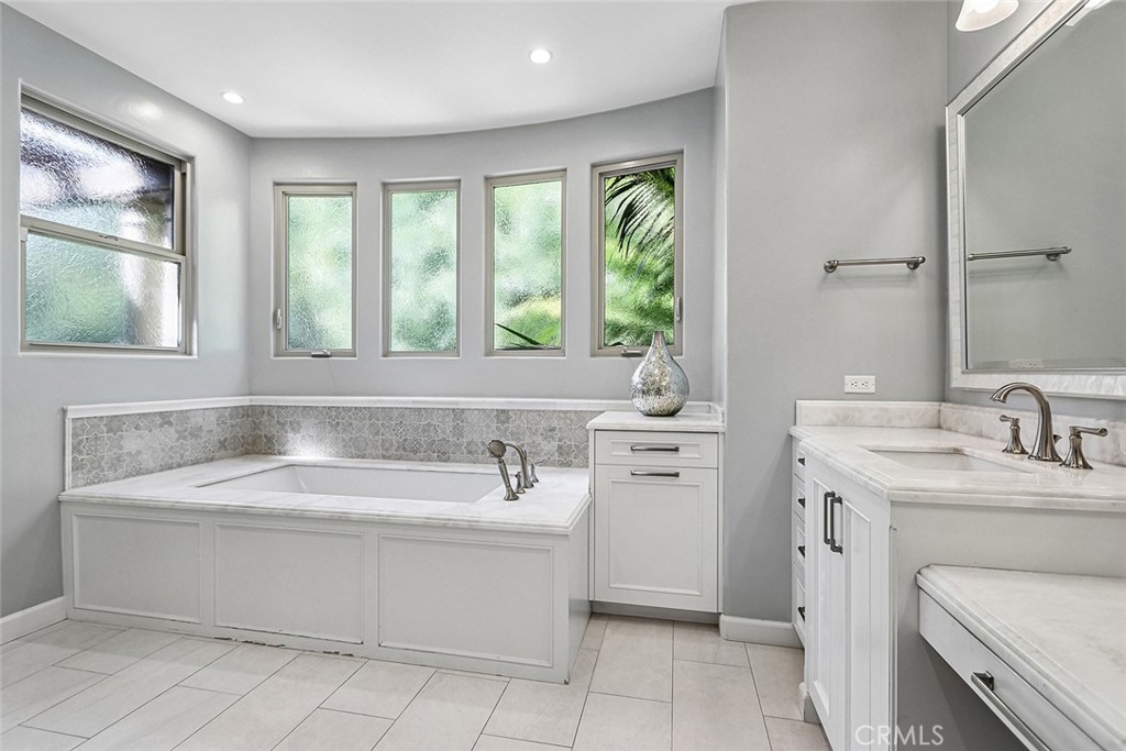 3005 N Poinsettia Property Photo 19