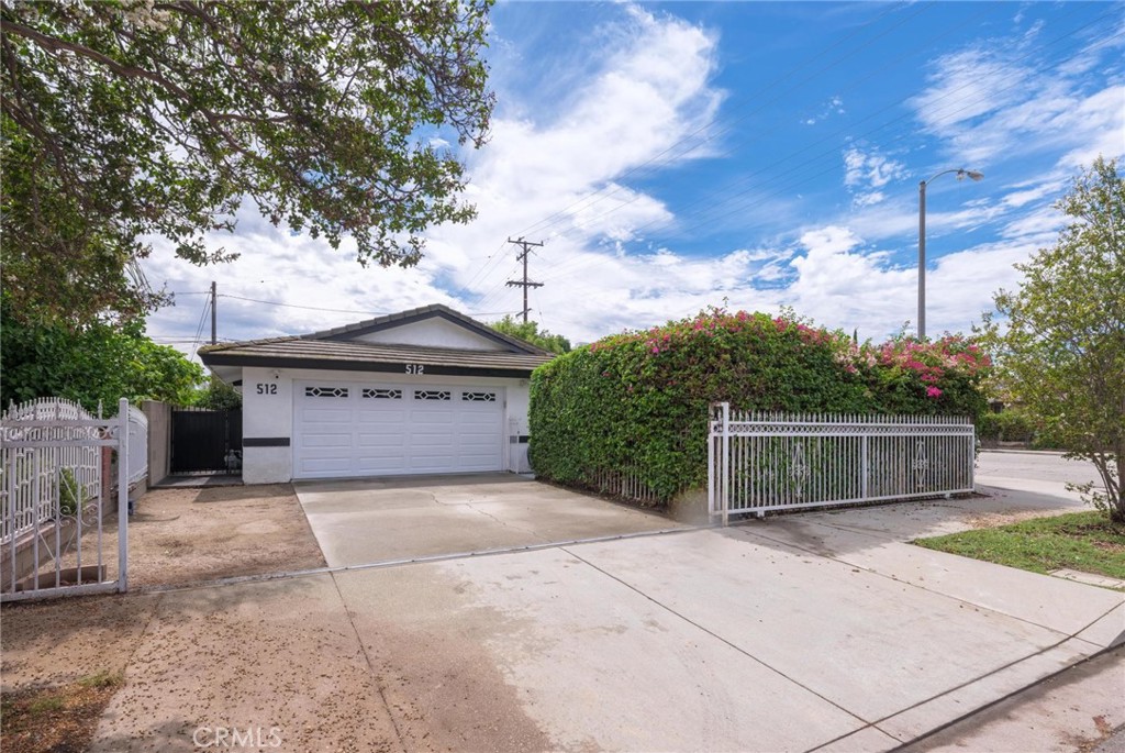 512 E 8th Street Property Photo 1