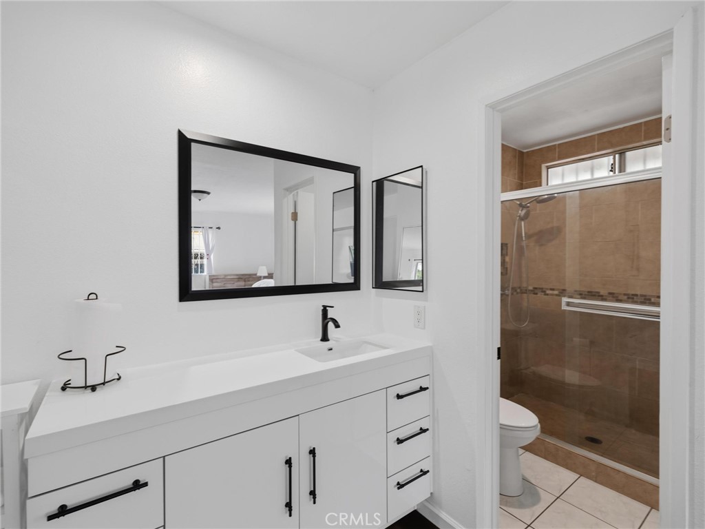 512 E 8th Street Property Photo 9