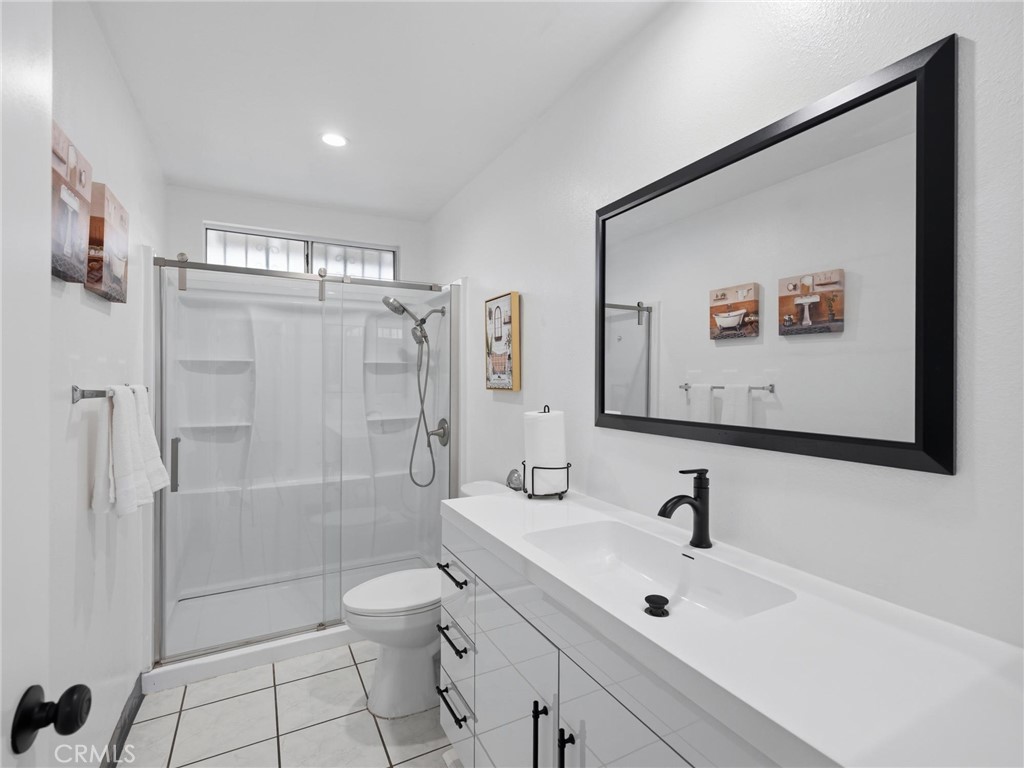 512 E 8th Street Property Photo 10