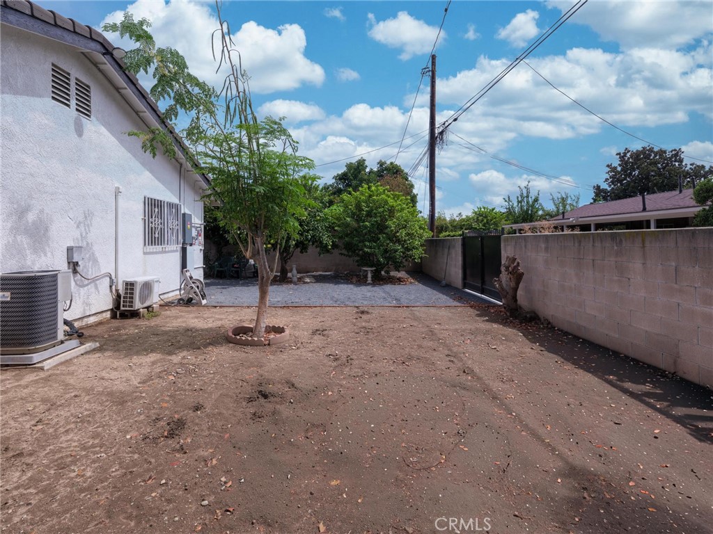 512 E 8th Street Property Photo 15