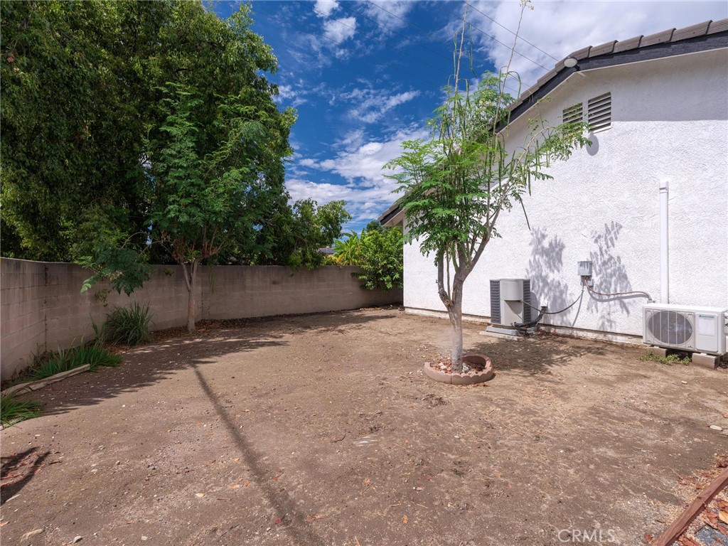 512 E 8th Street Property Photo 16