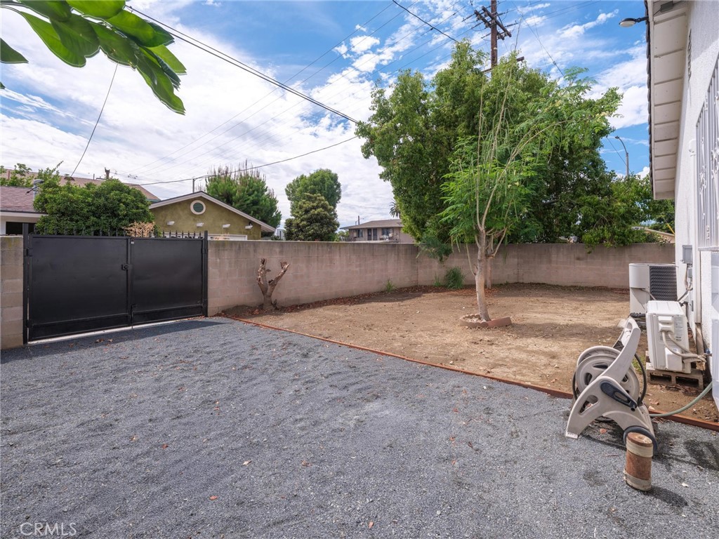 512 E 8th Street Property Photo 18