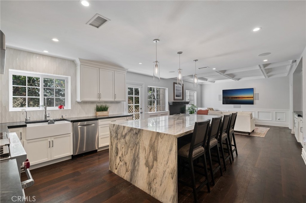 1619 6th Property Photo 4