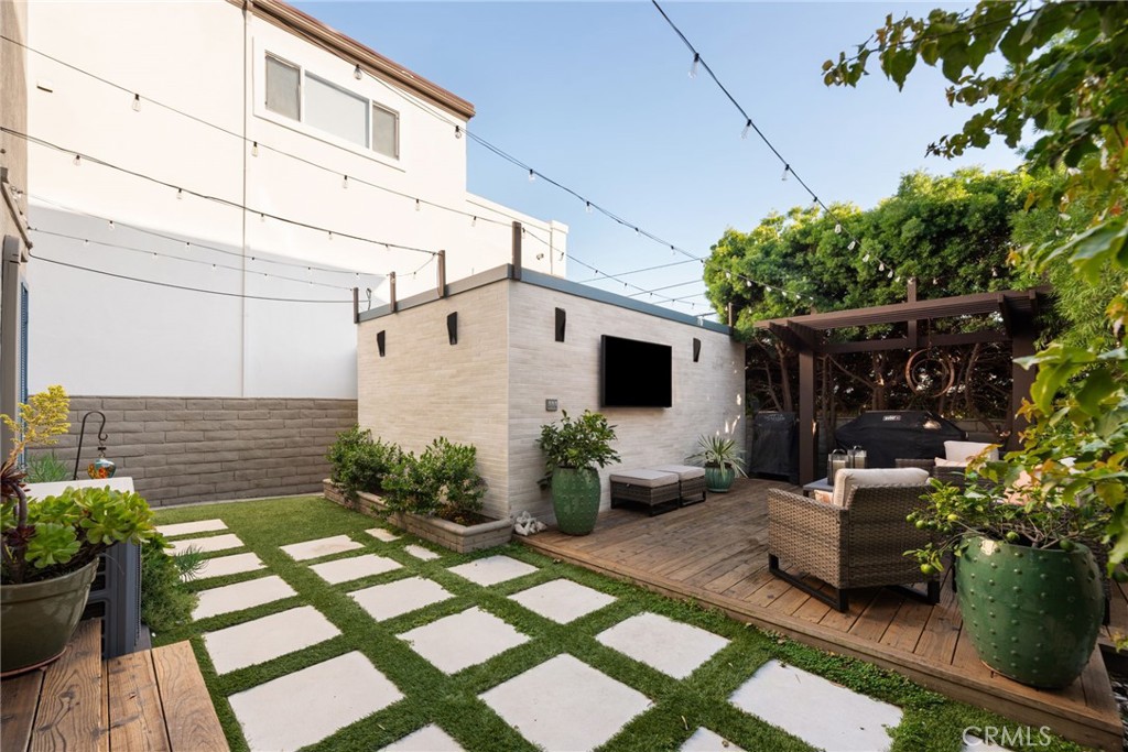 330 28th Property Photo 18