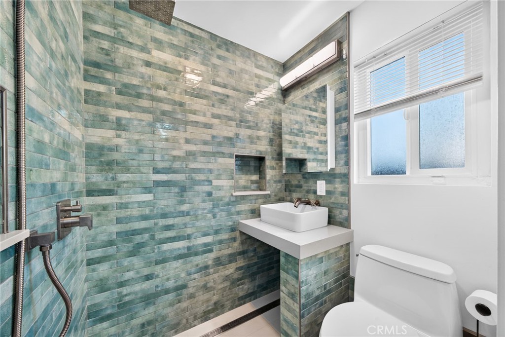 920 N Grand Property Photo 23