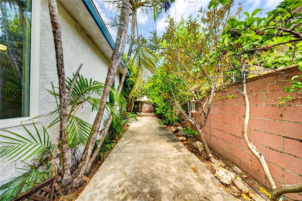 920 N Grand Property Photo 30