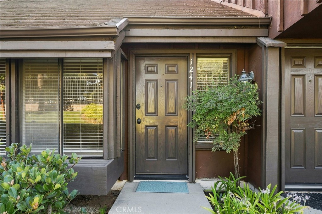 1241 Stonewood Court Property Photo 3