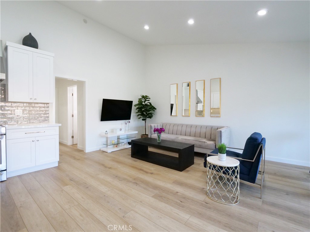822 Camino Real #202 Property Photo 4