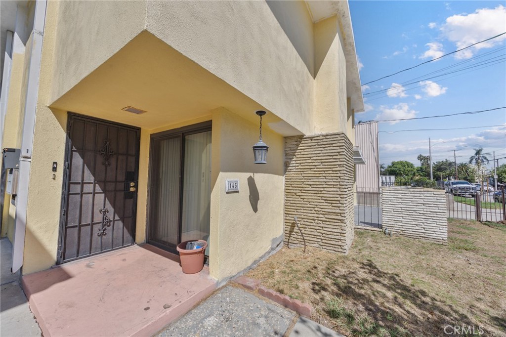 145 W Hillcrest Property Photo 4