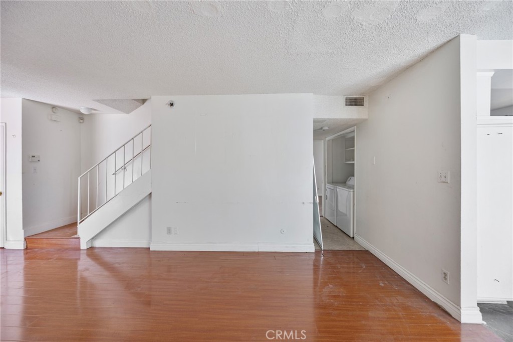 145 W Hillcrest Property Photo 6