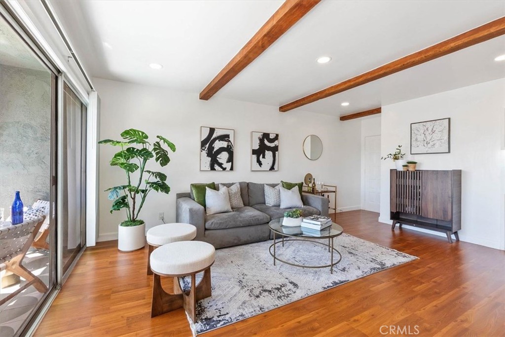 727 N Eucalyptus Avenue 18 Property Photo 4