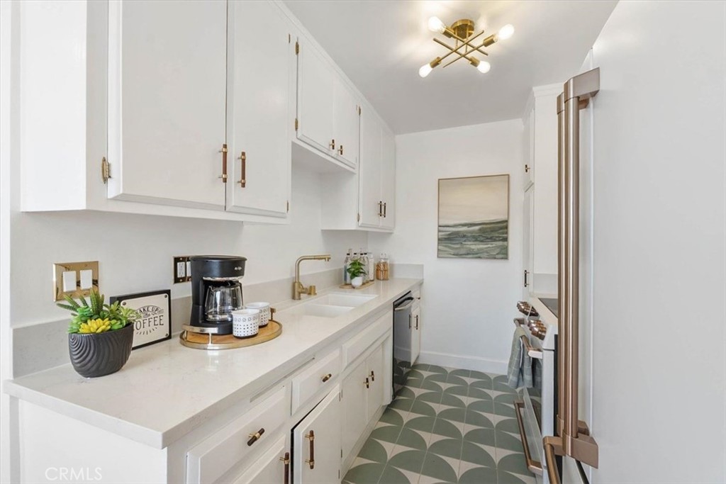 727 N Eucalyptus Avenue 18 Property Photo 10