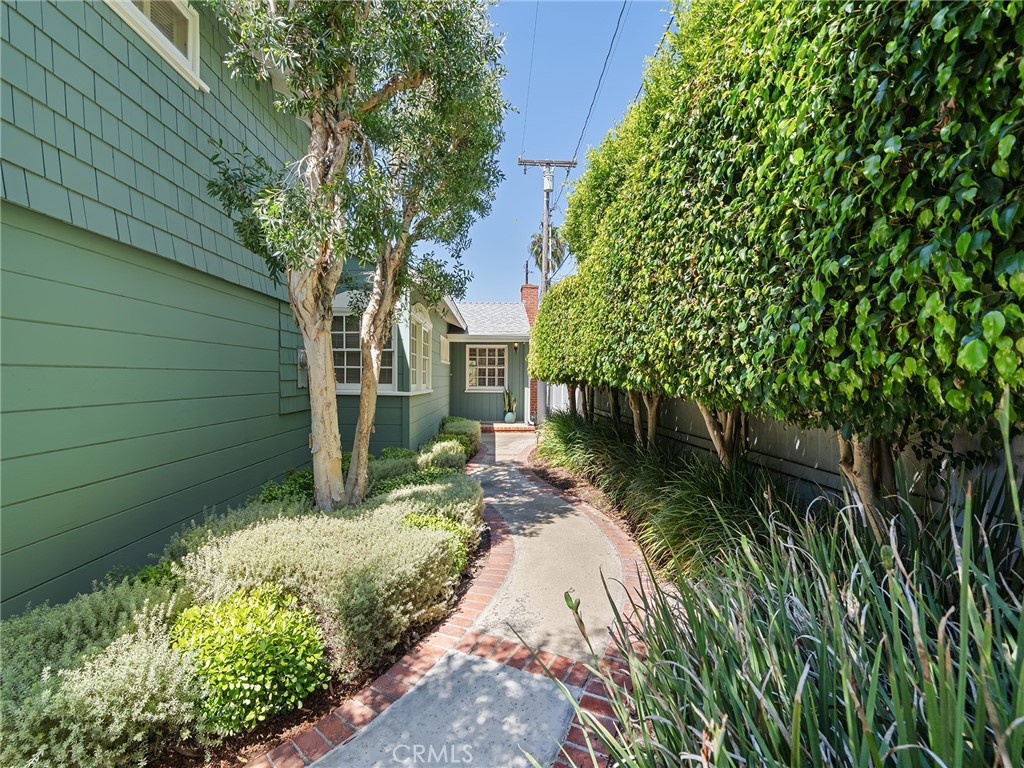 747 23rd Street Property Photo 2