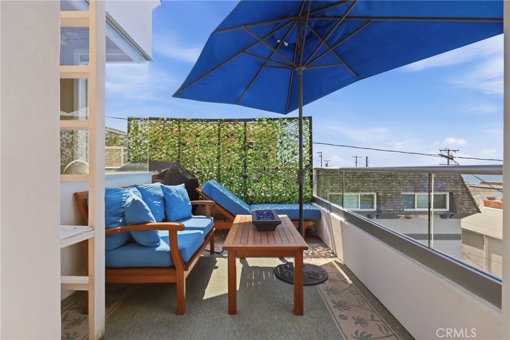 125 El Porto Property Photo 4