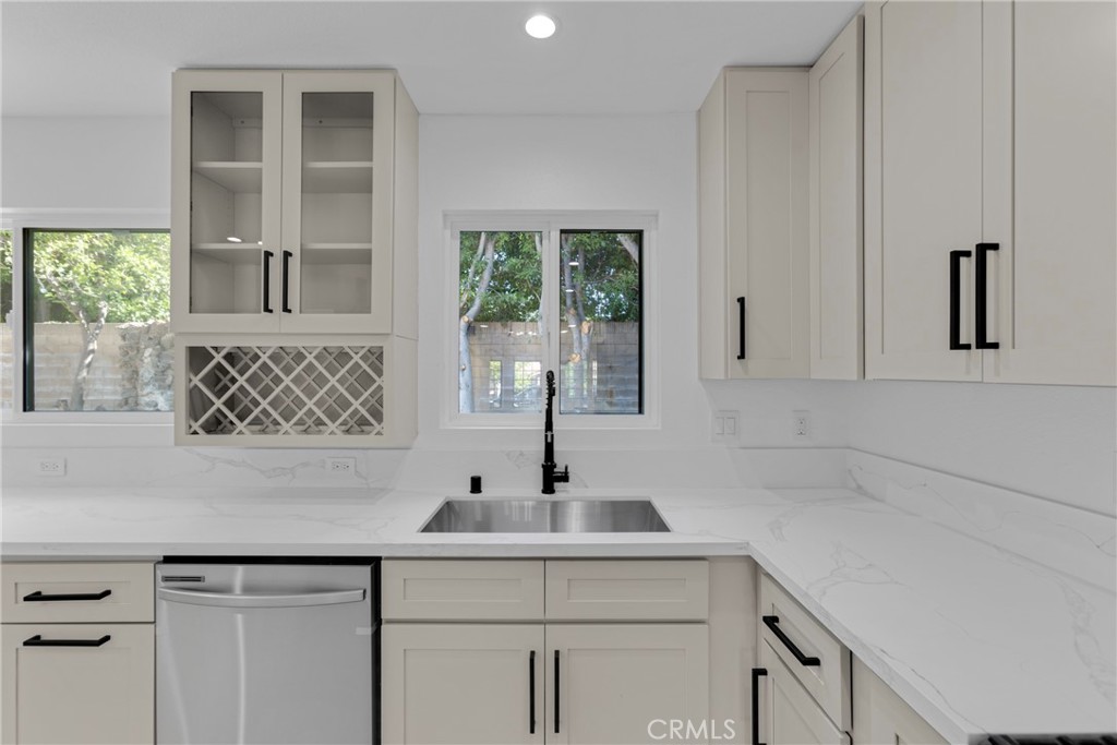 5922 Julian Lane Property Photo 11