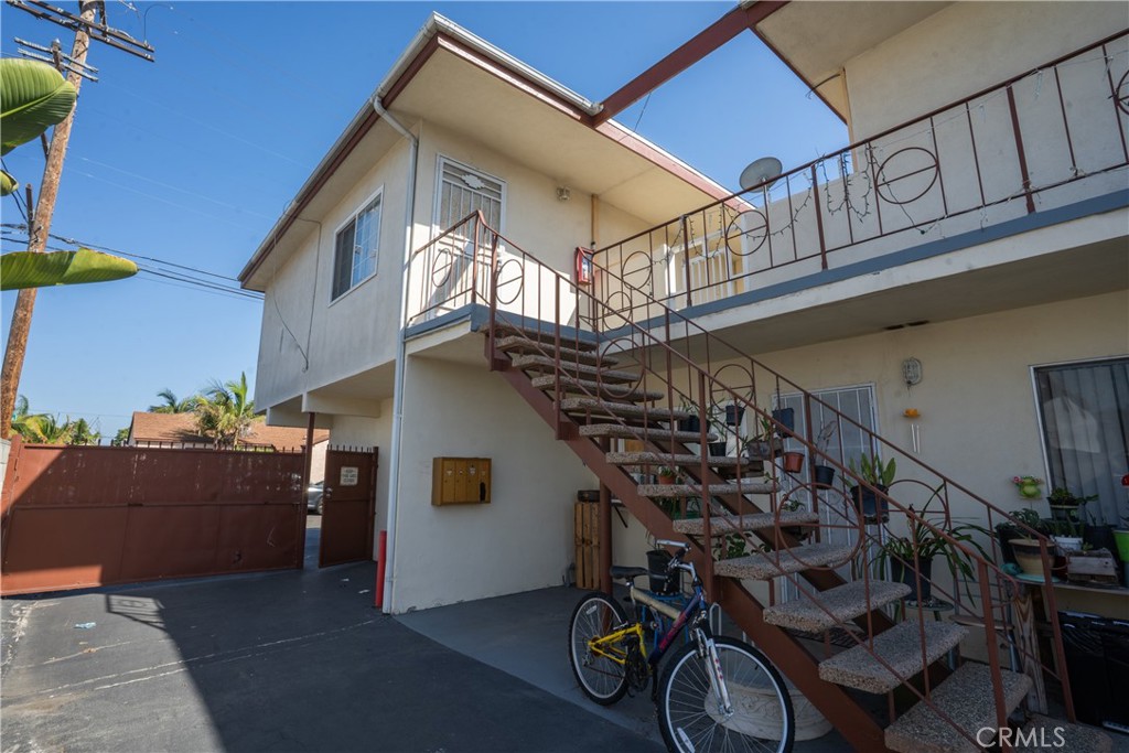 16701 S Berendo Property Photo 6