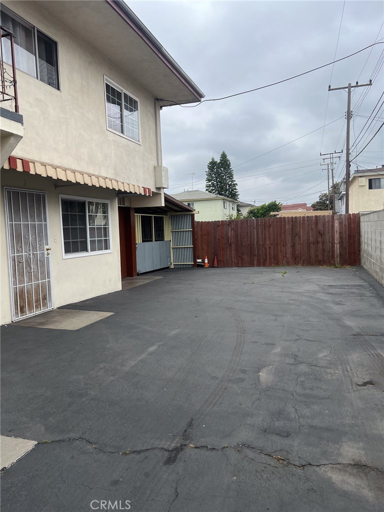 16701 S Berendo Property Photo 8