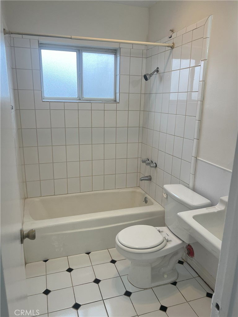 16701 S Berendo Property Photo 28
