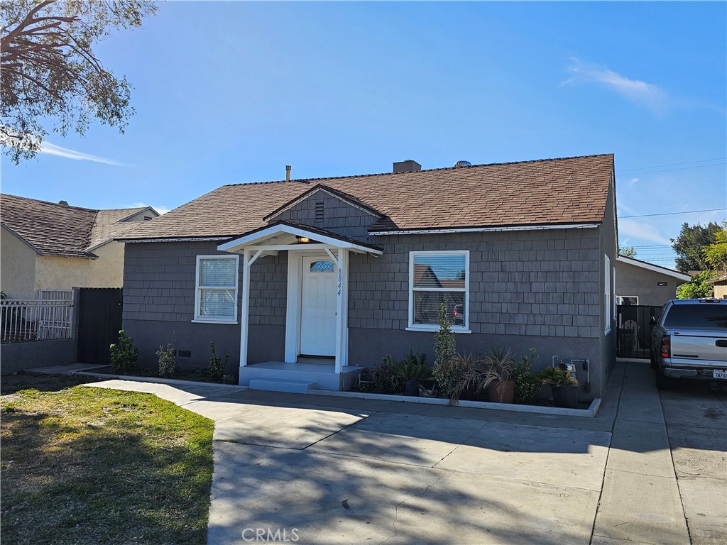 8844 Emerald Avenue Property Photo 2