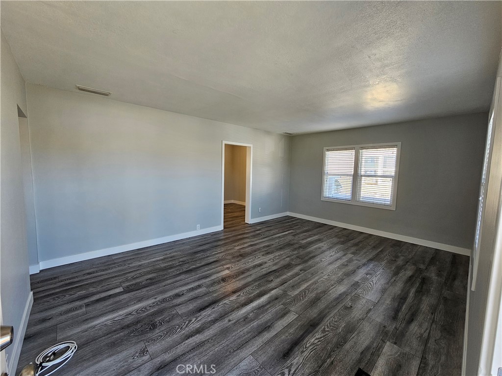 8844 Emerald Avenue Property Photo 3