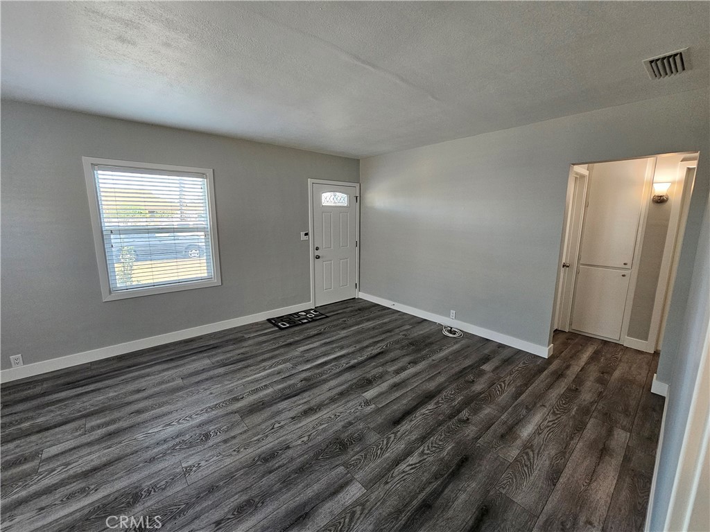 8844 Emerald Avenue Property Photo 4