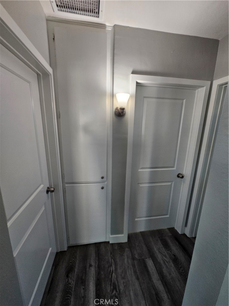 8844 Emerald Avenue Property Photo 6