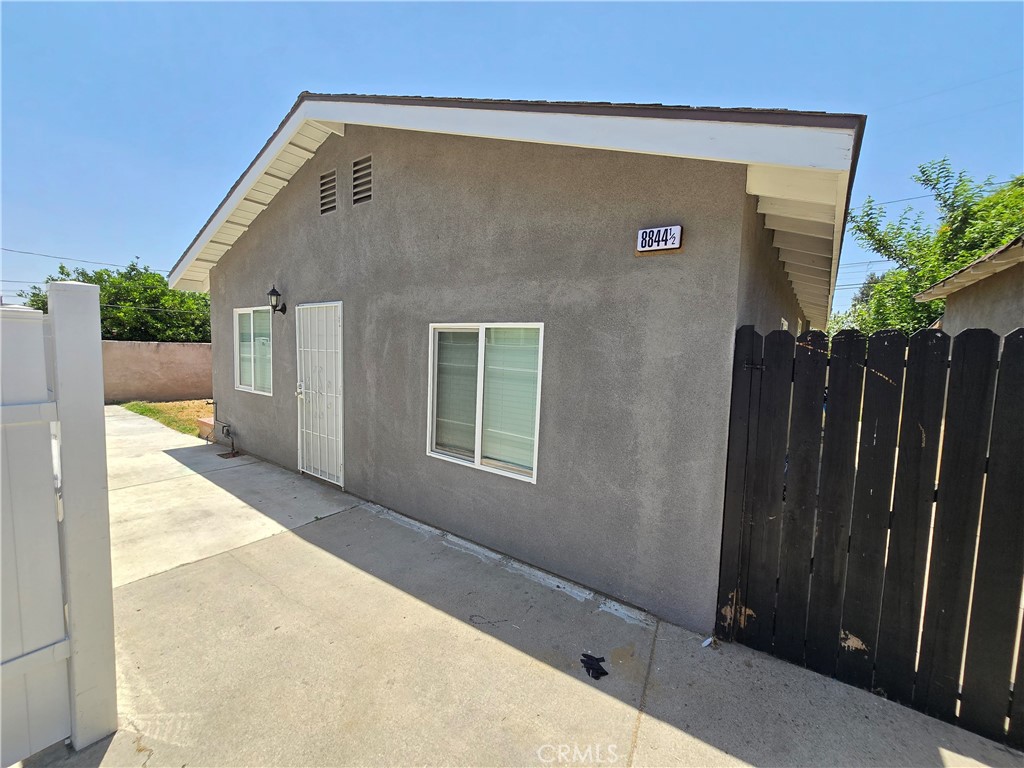 8844 Emerald (Rear Unit) Avenue Property Photo 1