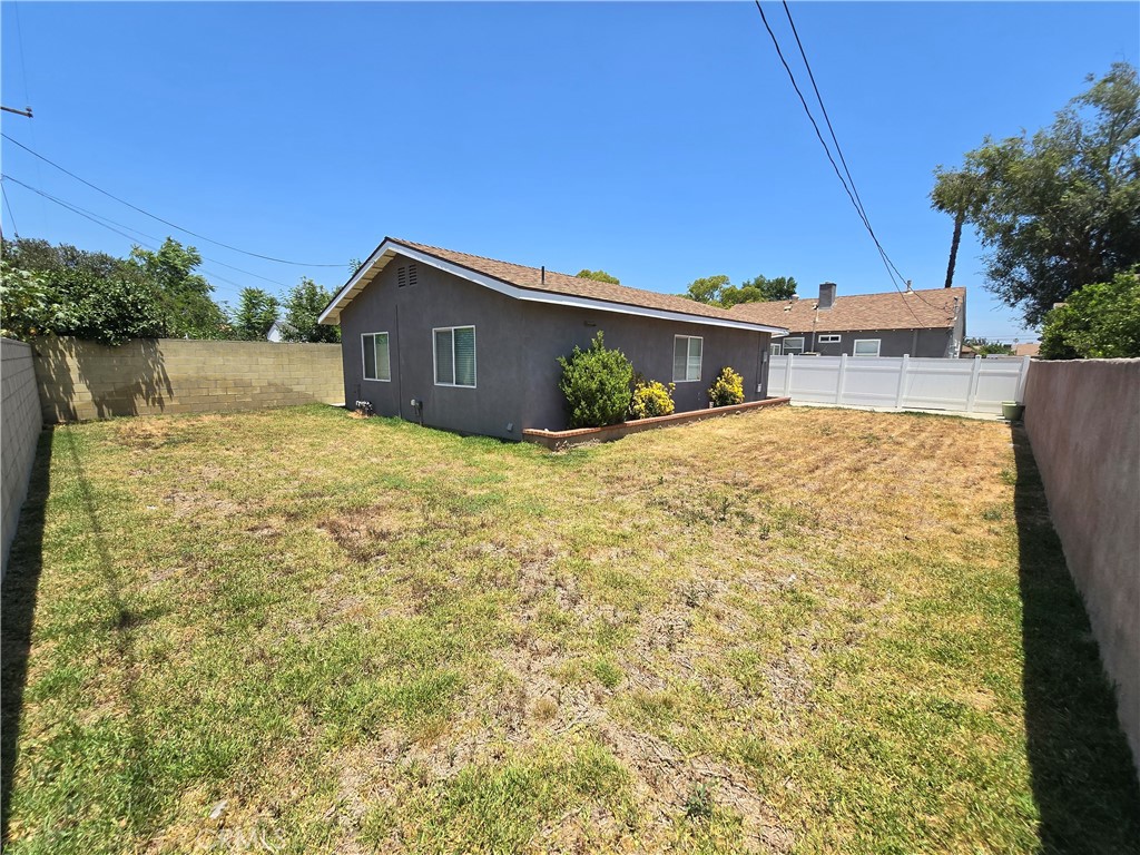 8844 Emerald (rear Unit) Avenue Property Photo 2