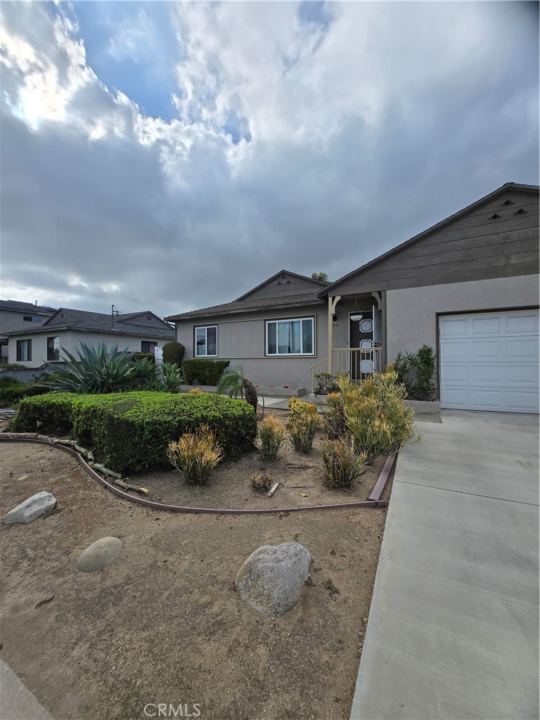 5012 Sepulveda Property Photo 2