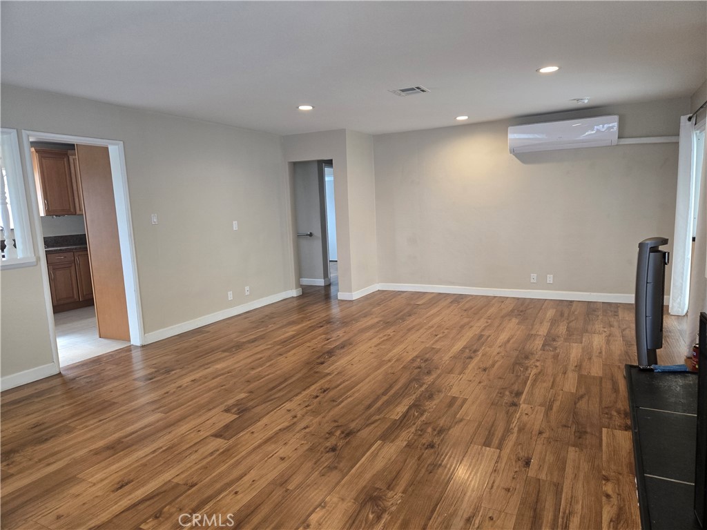 5012 Sepulveda Property Photo 4