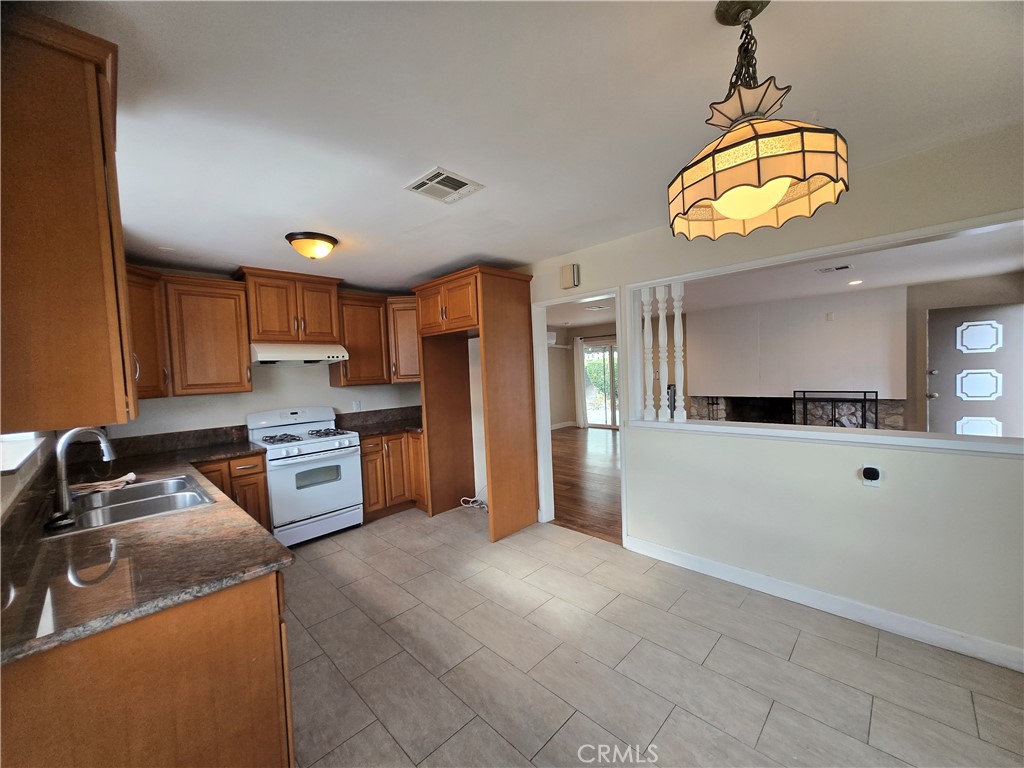 5012 Sepulveda Property Photo 6