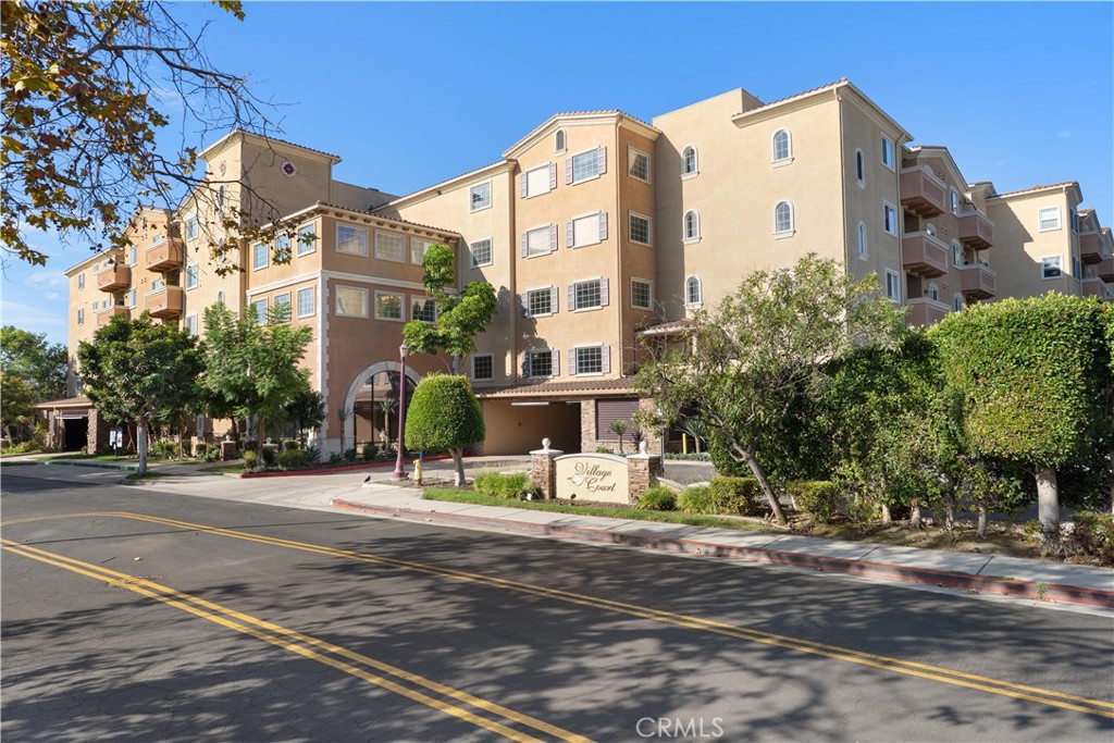 21345 Hawthorne Boulevard 204 Property Photo 1