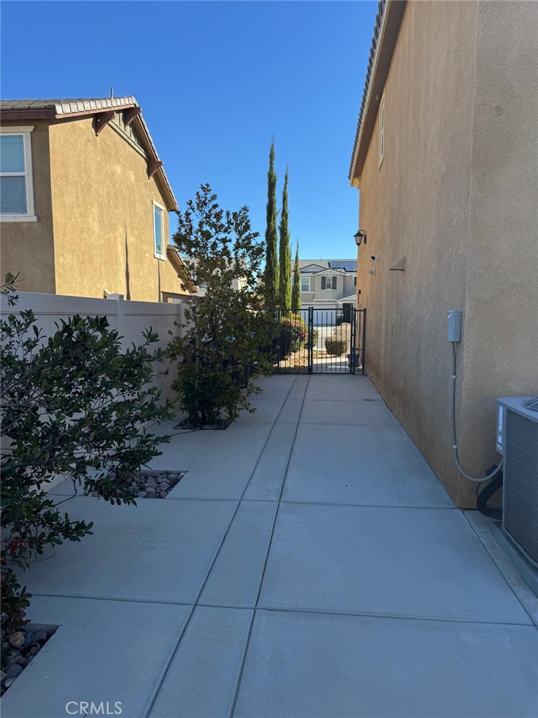 37507 Citron Place Property Photo 4