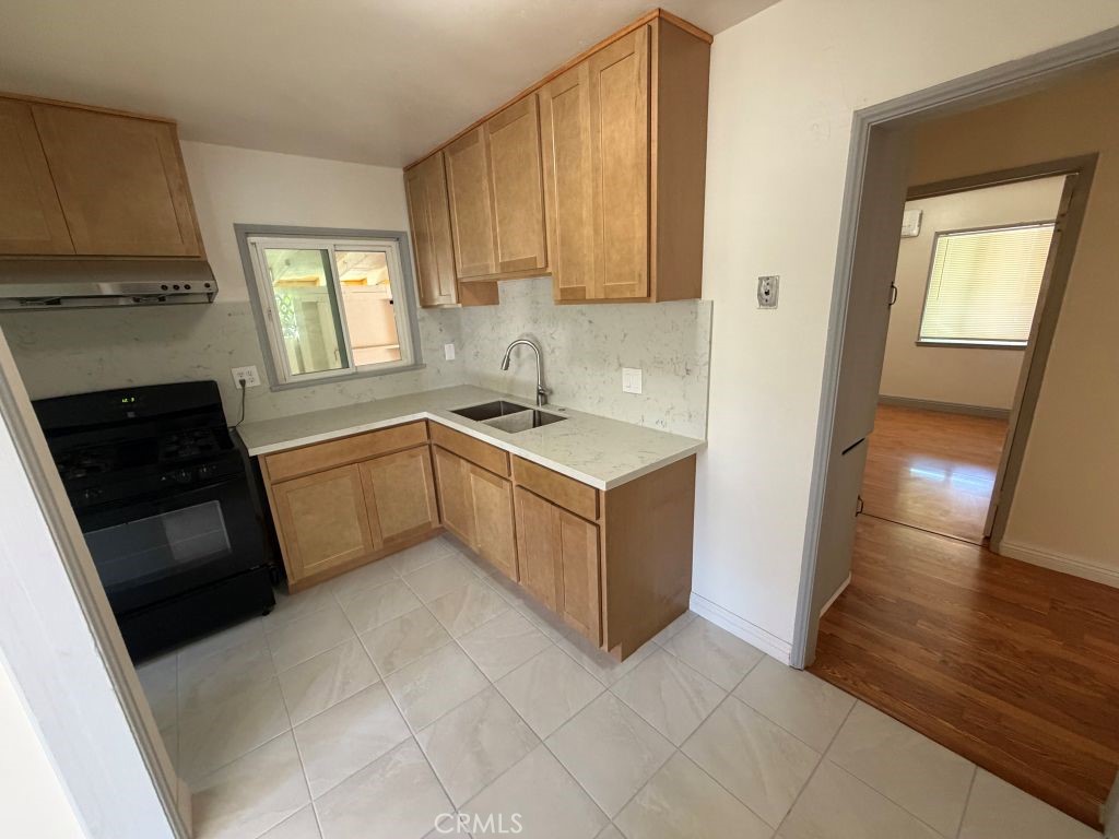 526 Dewey Property Photo 5