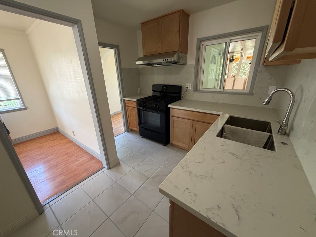 526 Dewey Property Photo 7