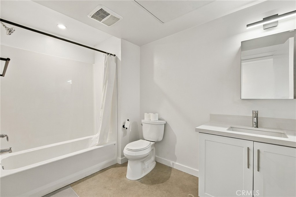 2301 S Cloverdale Property Photo 12