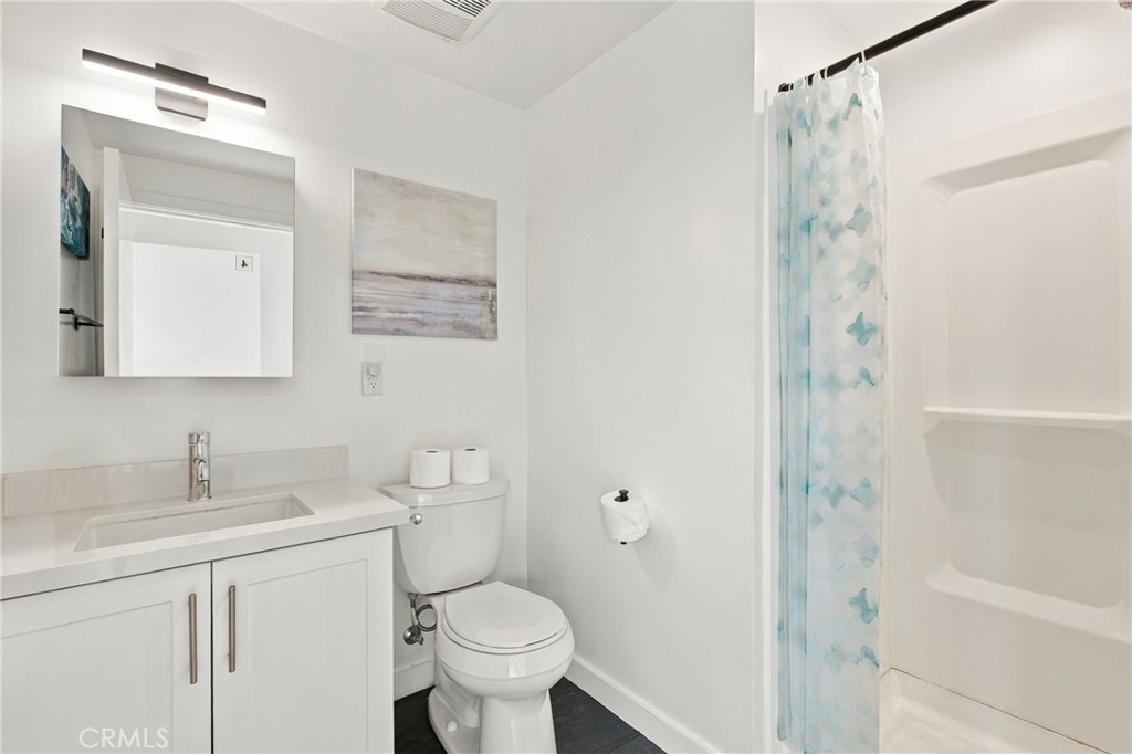 2301 S Cloverdale Property Photo 17
