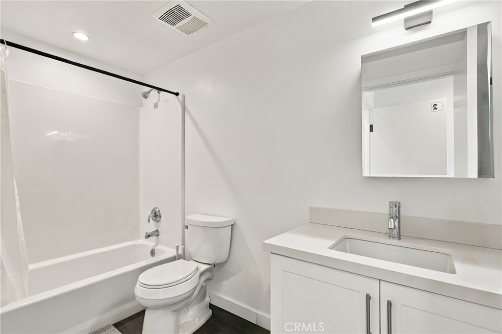 2301 S Cloverdale Property Photo 23