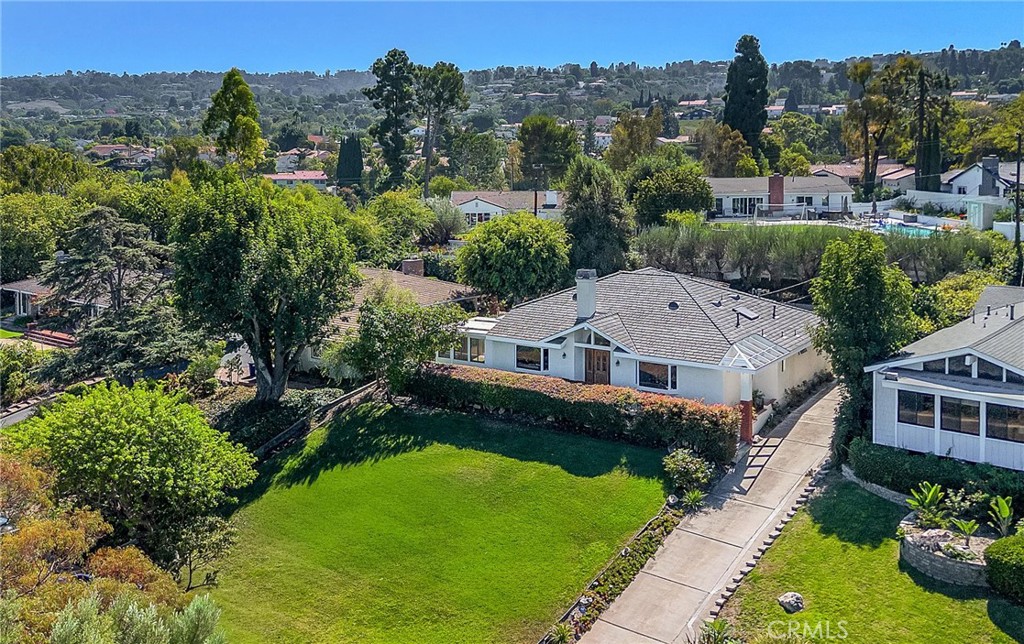 10 Palos Verdes Lane Property Photo 1