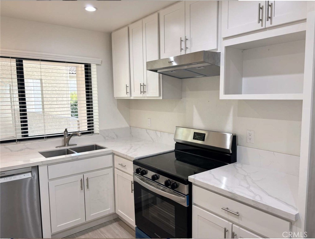 1833 Caddington Property Photo 3