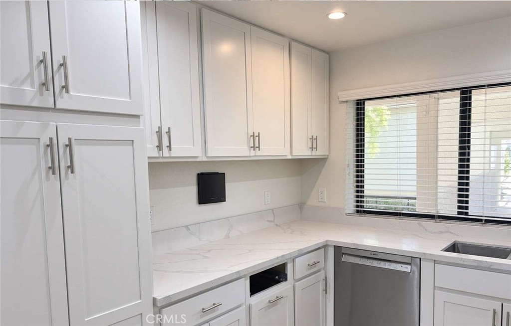 1833 Caddington Property Photo 4