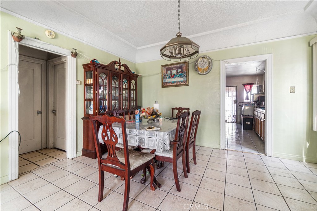 163 E 109th Place Property Photo 3