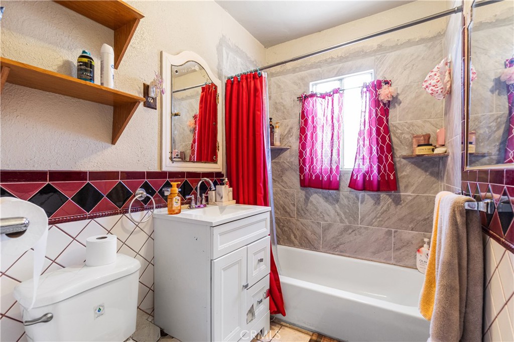 163 E 109th Place Property Photo 8