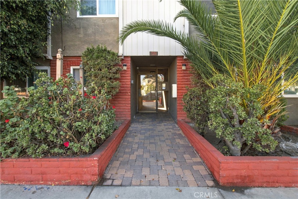 725 Coronado Ave 112 Property Photo 1