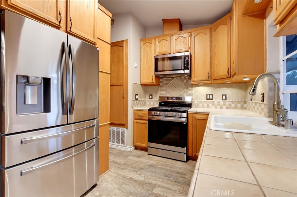 2539 S Garfield Property Photo 8