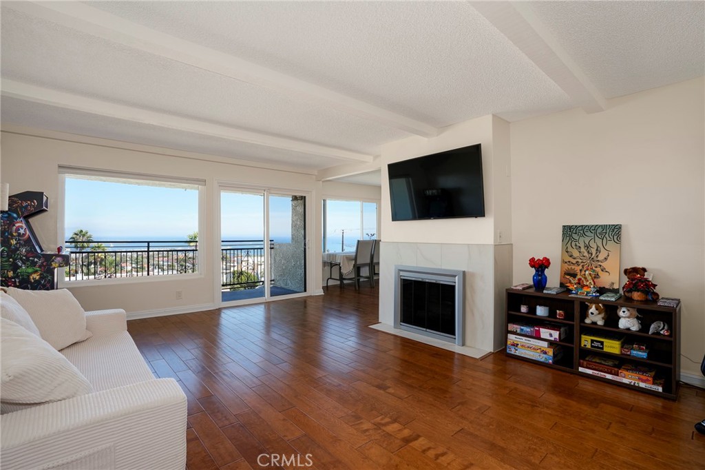 765 W 26th Street 308 Property Photo 1
